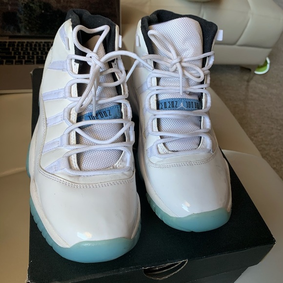 Jordan 12’s worm once